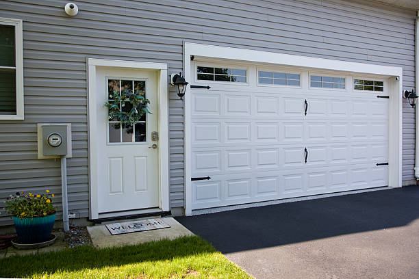 24/7 Emergency Garage Door Panel Replacement experts in Oak Grove, VA